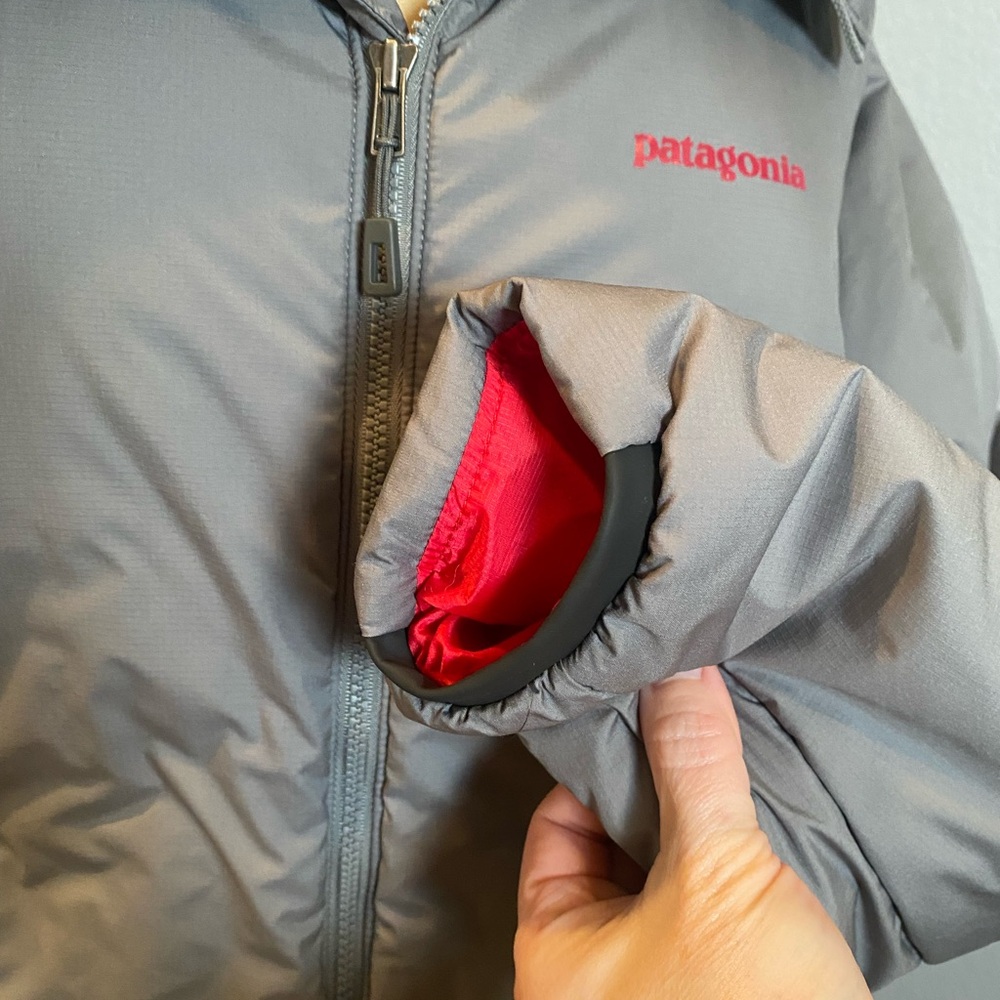 Patagonia Gray Jacket with Red Lining - Picture 10 of 12